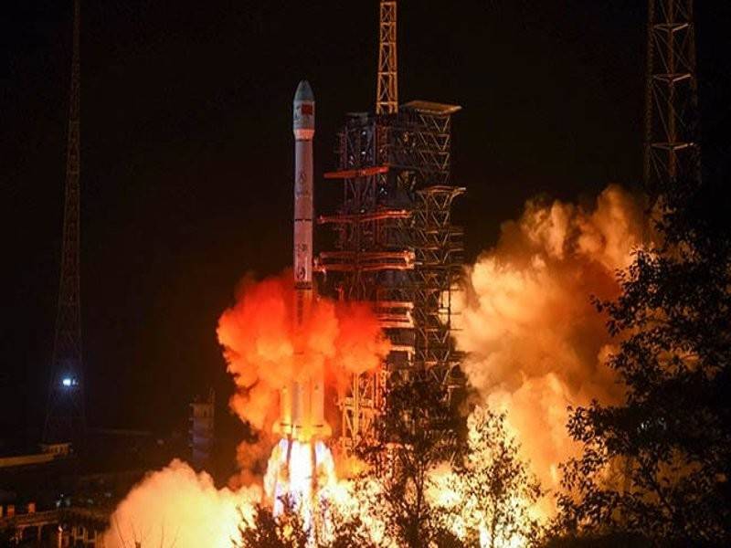 Chang'e-4 dilancarkan dengan roket Long March 3B dari pusat pelancaran Xichang, awal pagi tadi.