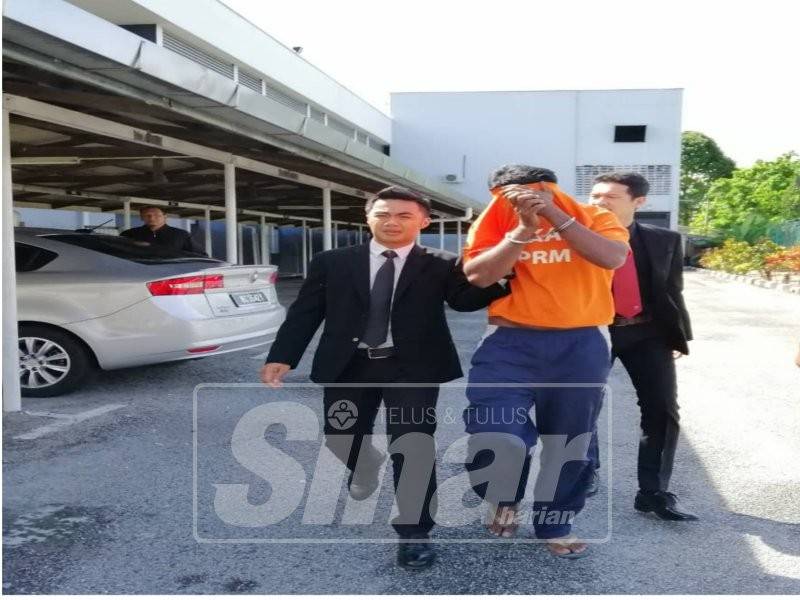 Anggota polis berpangkat asisten superintendan ditahan reman selama tiga hari bagi membantu siasatan kes rasuah di Mahkamah Majistret Ipoh, hari ini.
