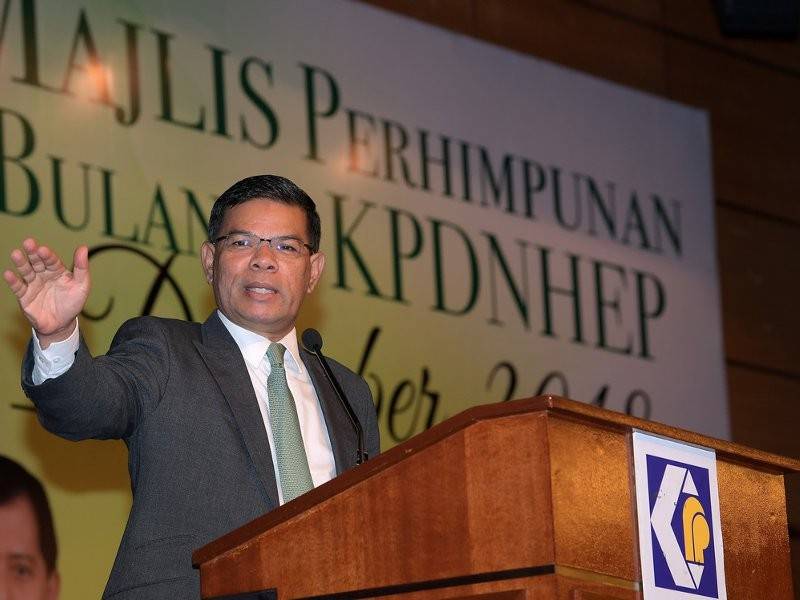 Menteri Perdagangan Dalam Negeri dan Hal Ehwal Pengguna (KPDNHEP) Datuk Seri Saifuddin Nasution Ismail berucap pada Perhimpunan Bulanan (KPDNHEP) bulan Disember di Kementeriannya hari ini. Foto: Bernama