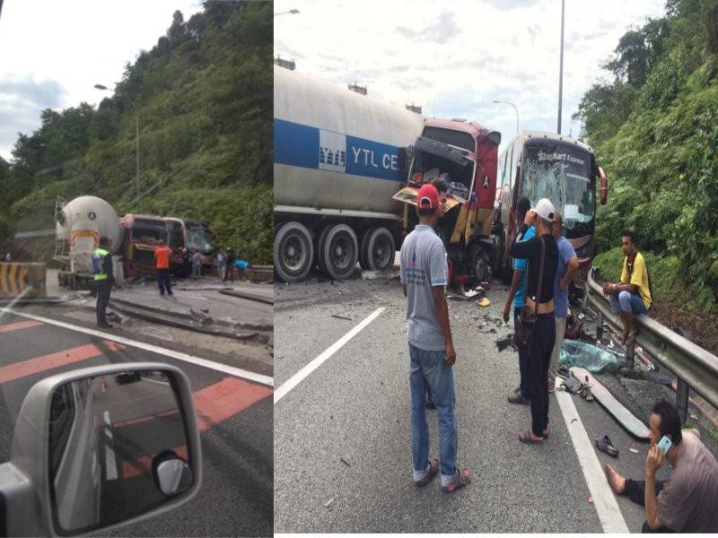 Keadaan bas ekspres yang dirempuh lori simen di km 257 Lebuh Raya Utara-Selatan arah Selatan.- Foto: Ihsan pembaca 