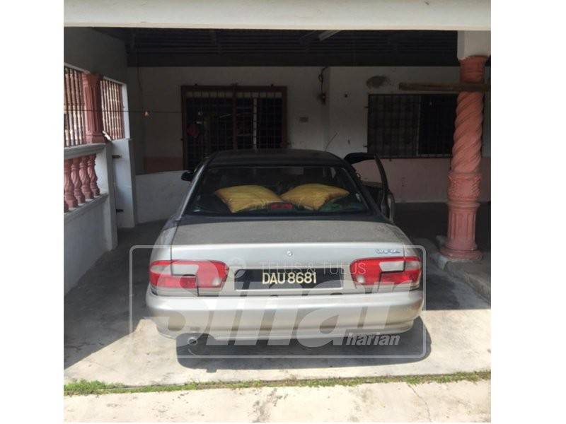 Kereta yang diparkir berhampiran rumah mangsa di Sungai Durian, hilang pagi semalam ditemui hari ini.