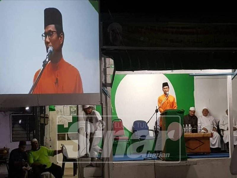 Noran Zamani ketika berceramah di Dataran Pas Teluk Kumbar, Pulau Pinang kelmarin