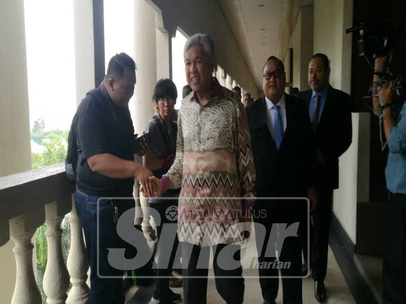 Zahid hadir di Mahkamah Sesyen Kuala Lumpur, hari ini.