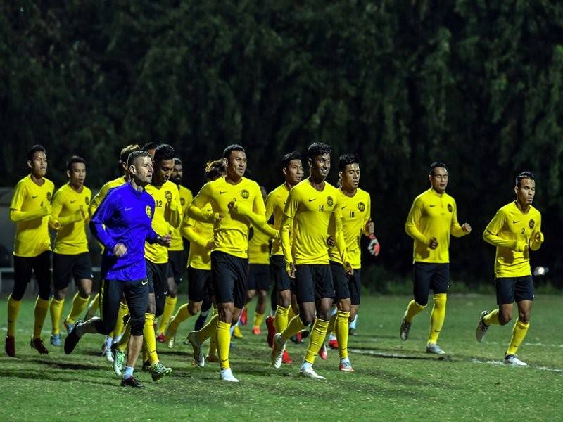 Skuad kendalian Tan Cheng Hoe menjalani sesi latihan awal bagi menghadapi perlawanan akhir kedua Piala AFF Suzuki 2018 untuk menentang Vietnam di Stadium Nasional My Dinh, Vietnam, esok. - Foto Bernama
