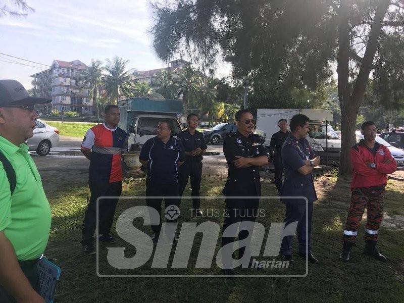 Urusetia pertandingan melakukan lawatan tapak ke lokasi memancing di Pantai Bagan Pinang, semalam. 