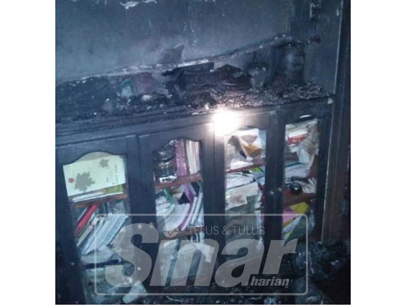 Keadaan bilik tidur yang terbakar dan menyebabkan seorang kanak-kanak maut dalam kejadian kebakaran malam tadi.