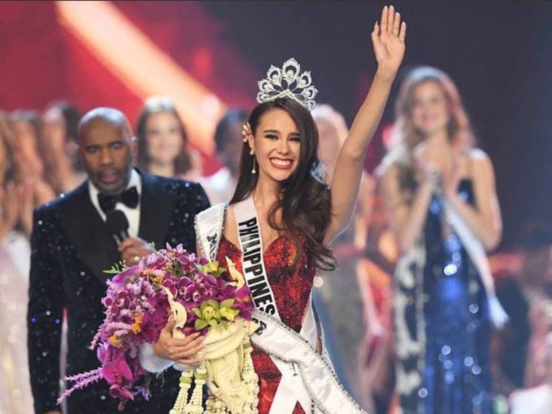 Catriona Gray dimahkotakan sebagai Miss Universe 2018.