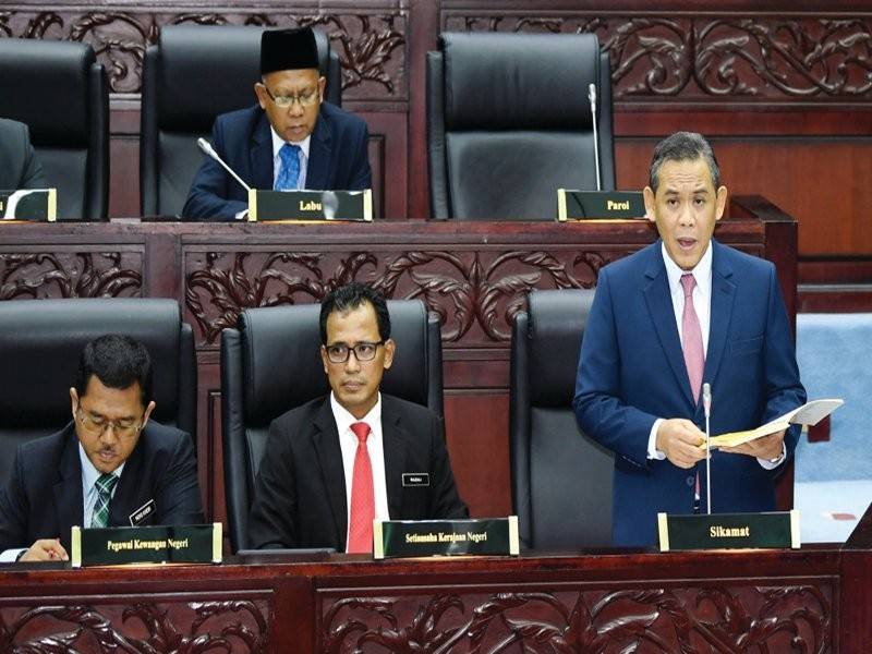 Aminuddin ketika membentangkan Belanjawan Negeri Sembilan 2019, semalam. - Foto:Bernama 