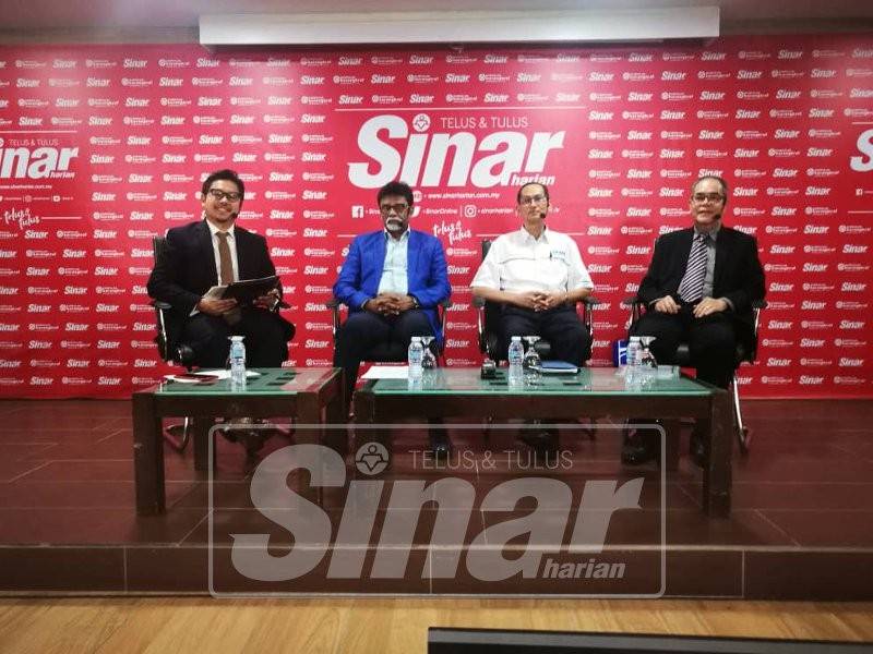 Xavier ketika berucap dalam program Wacana Sinar Harian siri ke-80, di Dewan Kompleks Kumpulan Media Karangkraf, di sini, hari ini. 