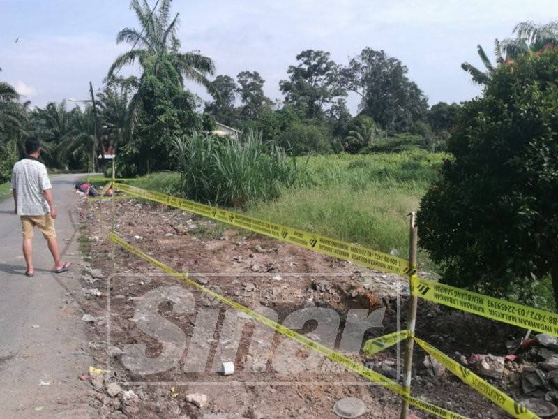 Lokasi sampah longgok di Jalan Klinik, Pekan Permas. 