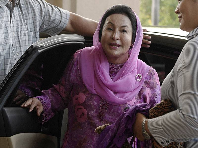 Isteri bekas Perdana Menteri Datin Seri Rosmah Mansor ketika hadir ke Kompleks Mahkamah Jalan Duta bagi mendengar sebutan semula kesnya berhubung 17 pertuduhan membabitkan pengubahan wang haram berjumlah lebih RM7 juta dan gagal mengemukakan penyata pendapatan kepada Lembaga Hasil Dalam Negeri (LHDN). - Foto Bernama