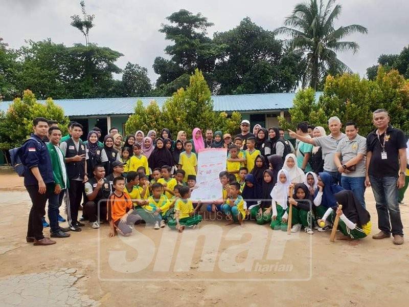 Antara peserta yang berpeluang menyumbang bakti kepada masyarakat di Batam.