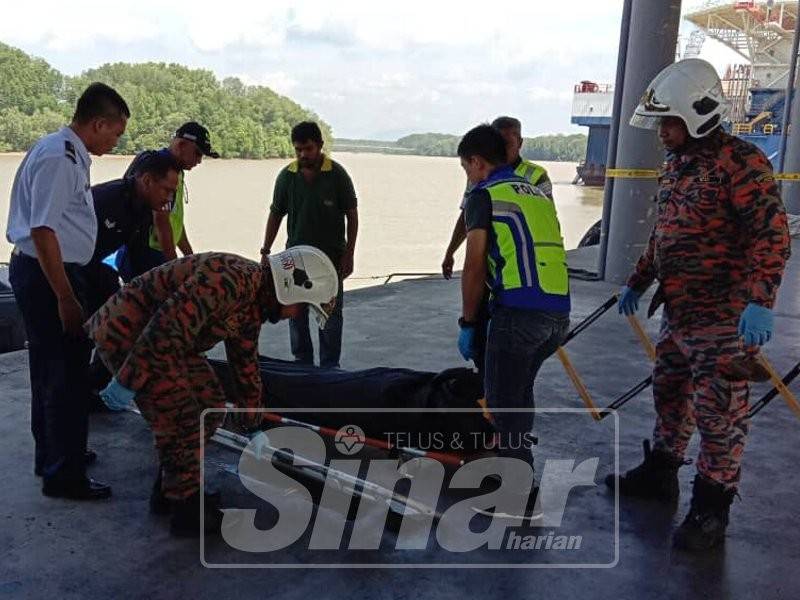 Mayat seorang remaja lelaki yang ditemui terapung di perairan Tanjung Dahan, Kuala Linggi, Alor Gajah.