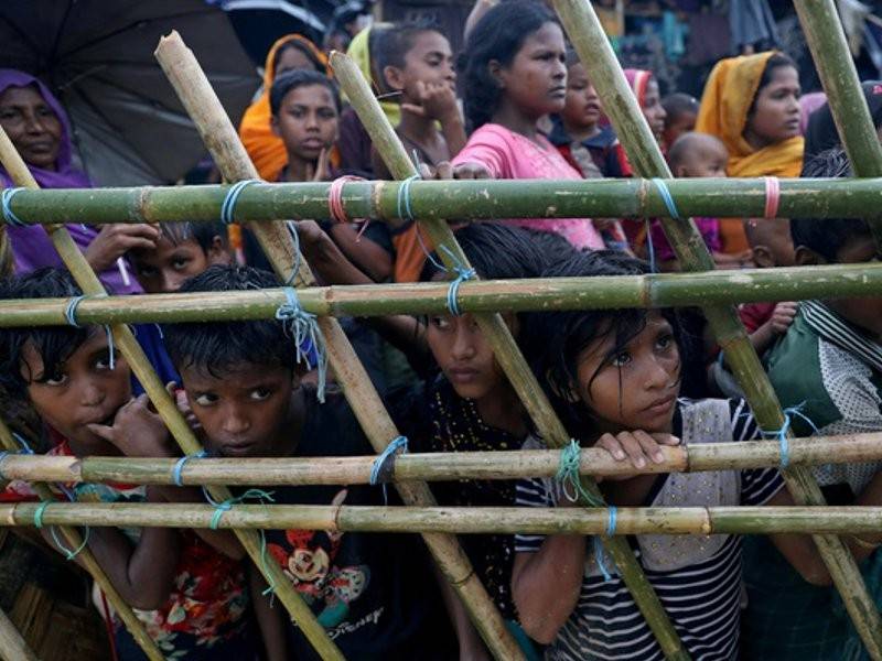 Bantuan makanan atau perkhidmatan kesihatan tidak termasuk dalam sekatan itu.