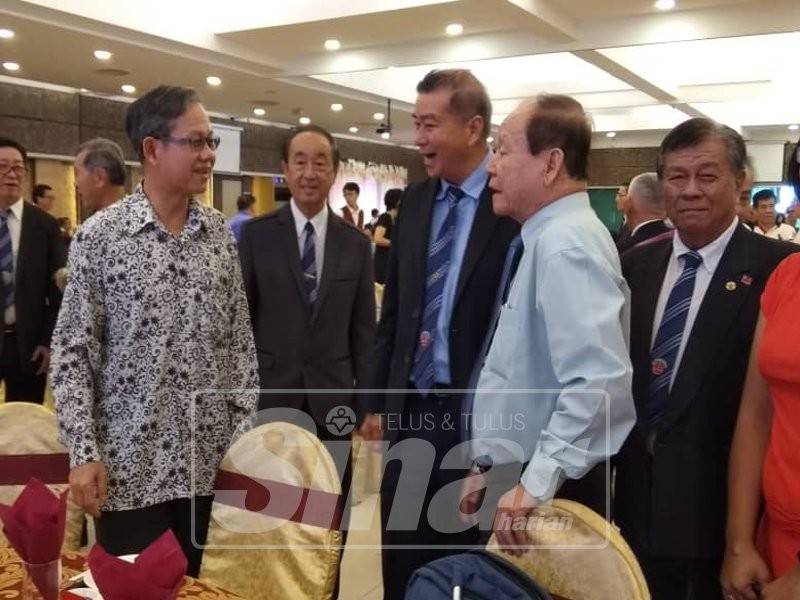 Boon Chye bertemu dengan tetamu yang hadir pada majlis tersebut.