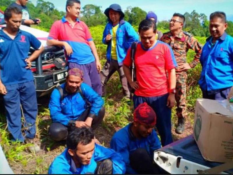 Kesemua mangsa ditemui selamat pagi tadi, tiga daripada mereka dijumpai kira-kira enam kilometer daripada lokasi kenderaan di parkir mereka manakala seorang lagi, dijumpai di warung kopi.
