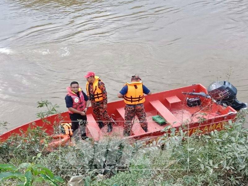 Operasi mencari dan menyelamat oleh pihak bomba kembali disambung pada hari ini.
