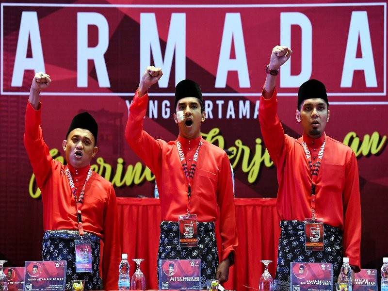 Ketua Angkatan Bersatu Anak Muda (Armada) Parti Pribumi Bersatu Malaysia (Bersatu) Syed Saddiq Syed Abdul Rahman (tengah) hadir pada Perhimpunan Agung Tahunan Armada yang pertama sempena Perhimpunan Agung Bersatu hari ini.
Turut sama Timbalan Ketua Armada Bersatu Mohd Aizad Roslan (kiri) dan Penolong Setiausaha Armada Bersatu Ahmad Redzuan Mohamed Shafi.
Perhimpunan Agung Tahunan Bersatu kali kedua itu berlangsung selama tiga hari bermula Jumaat di Pusat Konvensyen Antarabangsa Putrajaya (PICC).- Foto Bernama