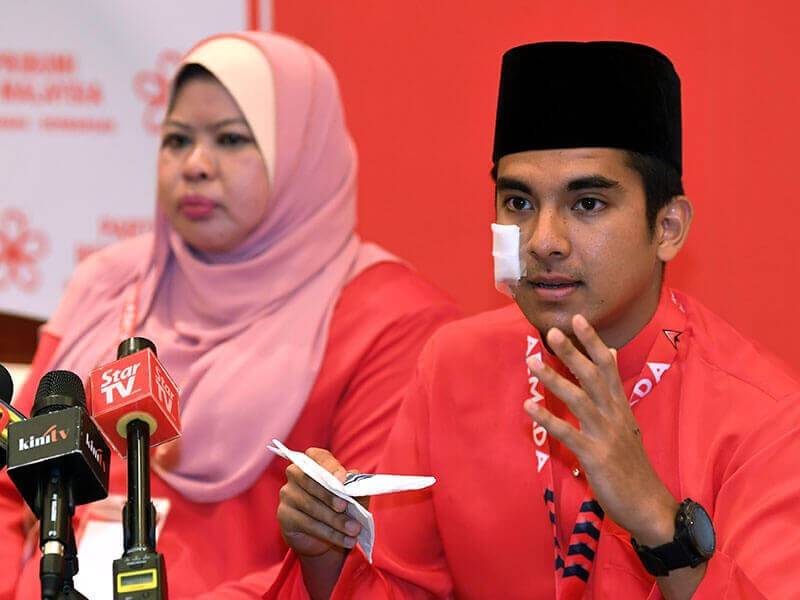  Ketua Angkatan Bersatu Anak Muda (Armada) Parti Pribumi Bersatu Malaysia (Bersatu), Syed Saddiq Syed Abdul Rahman bersama Ketua Srikandi Bersatu), Datuk Seri Rina Mohd Harun pada sesi sidang media selepas Masyuarat Agung Tahunan Armada dan Srikandi pada Perhimpunan Agung Bersatu, hari ini. - Foto Bernama