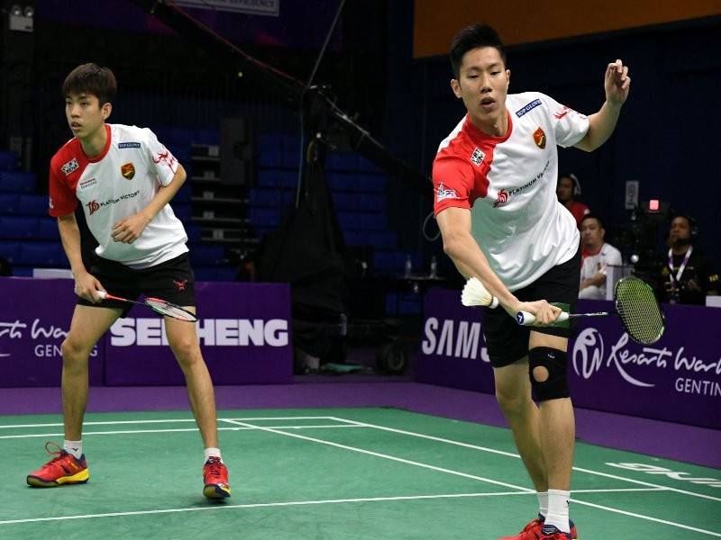 V Shem, Wei Chong beraksi mantap untuk menang mudah 3-0 (11-2, 11-6, 11-7) menewaskan Yue Chern, Fong Hau.