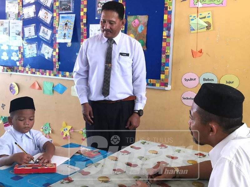 Muhammad Amirul, satu-satunya murid tahun 1 yang didaftafkan di SK Tanjong Jawa, di sini, bagi sesi persekolahan 2019.