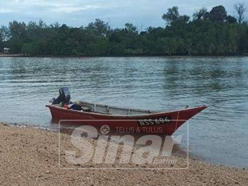 Bot nelayan yang hilang di Tanjung Sungai Sekawang Port Dickson, Isnin lalu.