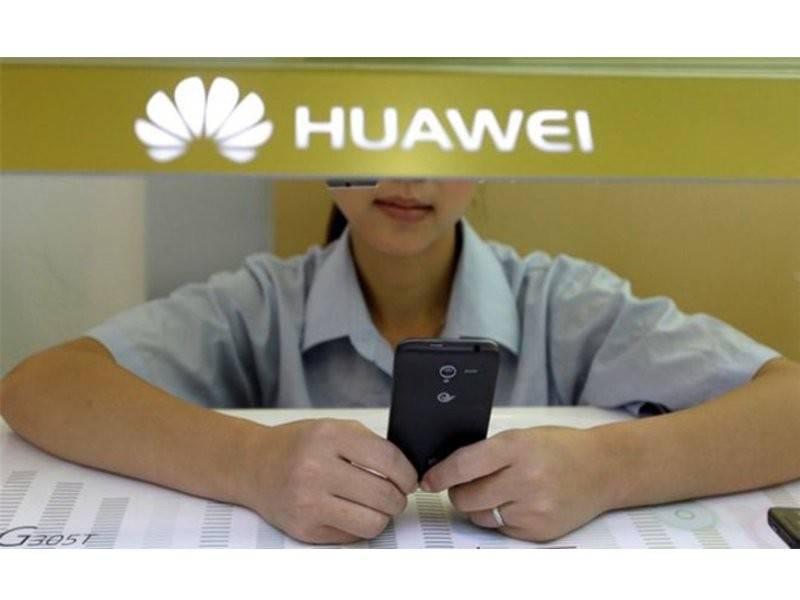 Syarikat di China mendorong orang ramai menggunakan produk Huawei. - Foto Reuters