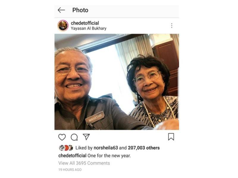 Tun Mahathir dan isteri