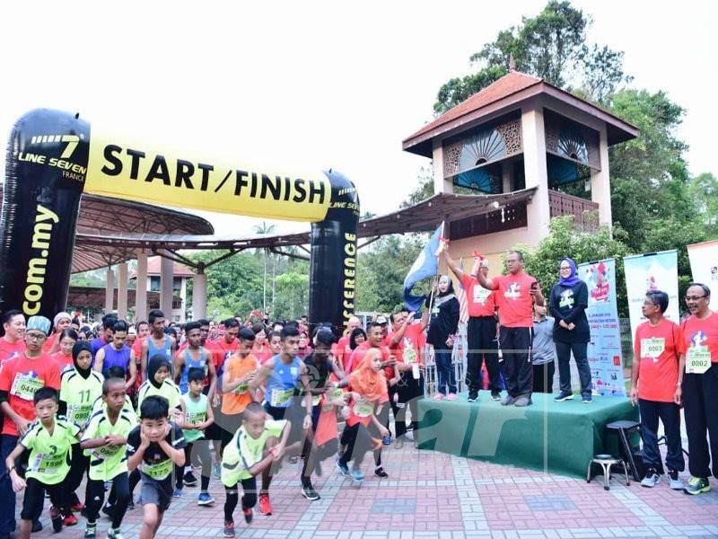 Pelepasan peserta Education Fun Run 2019 disempurnakan Amirudin.