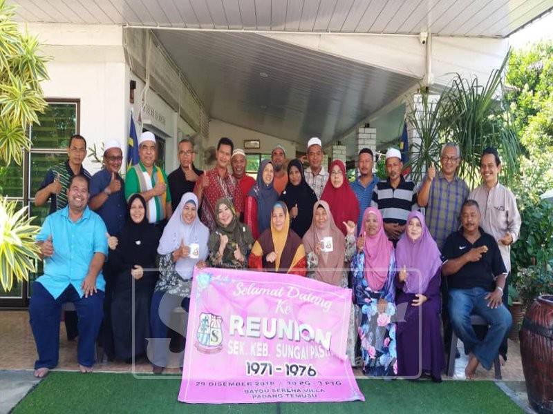 Bekas murid SK Sungai Pasir mengadakan reunion baru-baru ini. 