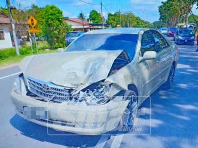 Salah sebuah kenderaan yang terlibat dalam kemalangan di Jalan Jasin-Bemban, semalam.