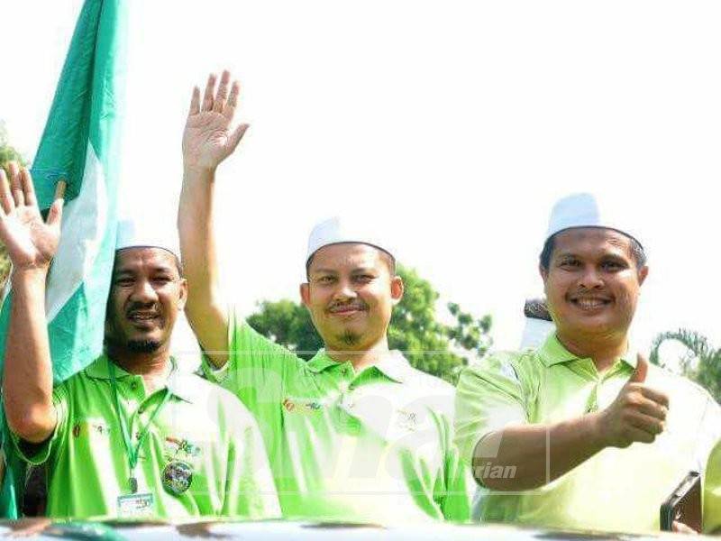 Mohd Akmal (kanan) bersama Mohd Zawawi (tengah) ketika bersama di dalam kepimpinan Pemuda Pas Perak.