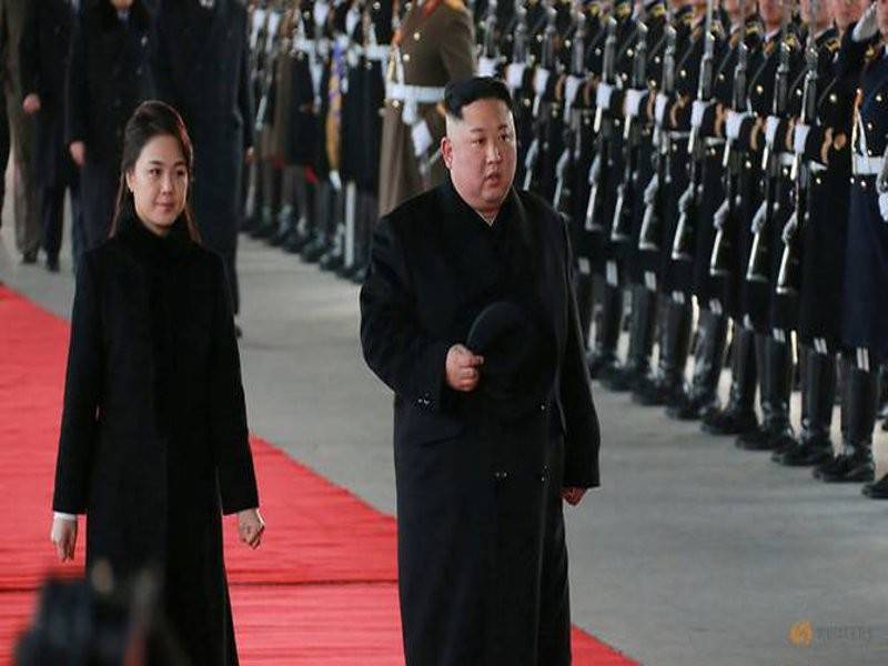 Jong-un turut ditemani isterinya, Sol Ju ketika lawatan selama empat ke China bermula semalam.