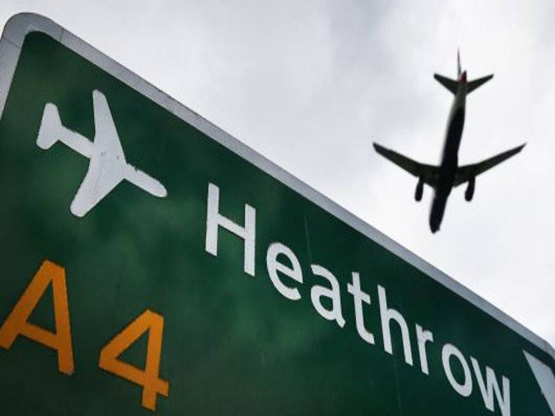 Penerbangan dari Lapangan Terbang Antarabangsa Heathrow dihentikan sementara akibat dron. - Foto CNBC