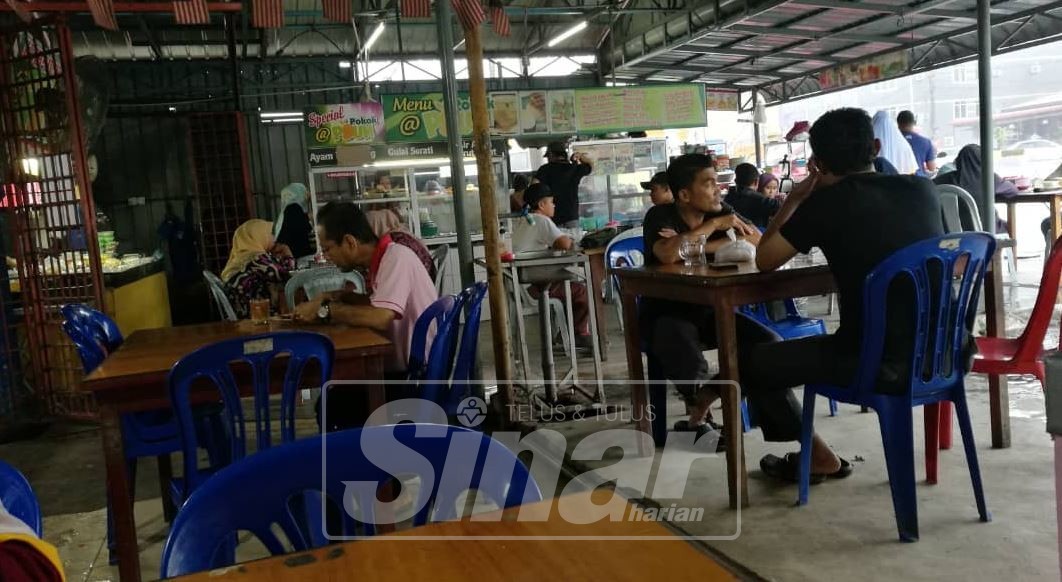 Kedai Makan Pokok Pauh lebih bersih, sejak penguatkuasaan larangan merokok, awal bulan ini.