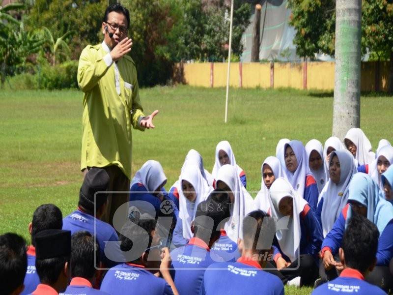 Pendekatan bersahaja dan santai sesuai untuk golongan remaja.
