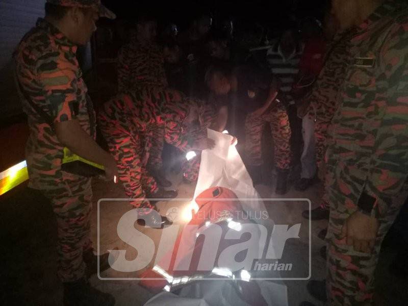 Mayat mangsa lemas di Pantai Kemayang ditemui jam 12 tengah malam kira-kira 30 meter dari tempat kejadian.