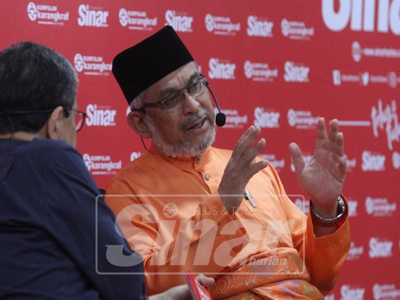 Khalid ketika bercakap dalam program Bicara Minda, semalam. - Foto Sinar Harian/ASRIL ASWANDI SHUKOR.
