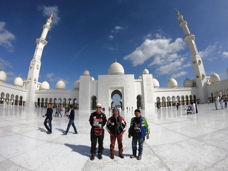 Kekuatan mental dan fizikal memainkan peranan utama kepada tiga sahabat ini untuk mengecapi misi menunaikan umrah mereka.