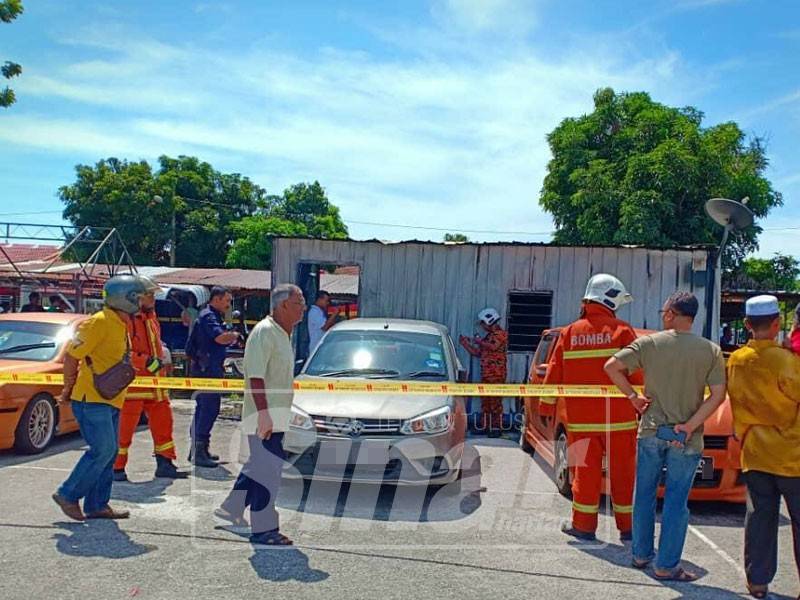 Mangsa, Muhammad Saifuddin yang berusia 8 tahun rentung dalam kontena yang terbakar di padang permainan di Jalan Bahagia, Kampung Jawa, hari ini.