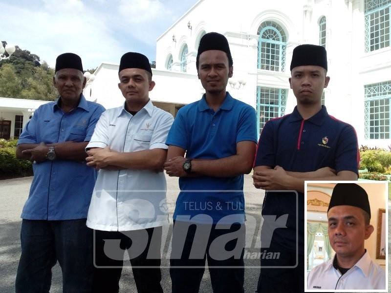 Norisman bersama sebilangan warga kerja Istana Besar Seri Menanti. 