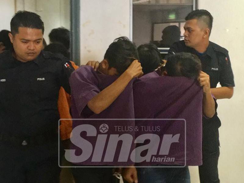 Ketiga-tiga suspek, masing-masing berusia 19, 23 dan 24 tahun ditahan reman empat hari bagi membantu siasatan berhubung kes penemuan janin bayi di Bukit Rambai, semalam. 