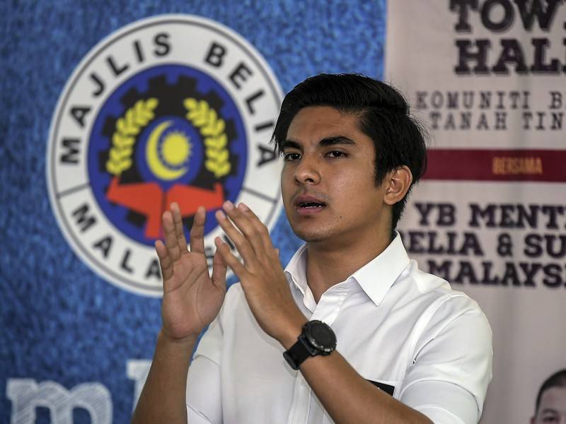 Menteri Belia dan Sukan Syed Saddiq Syed Abdul Rahman berucap pada sesi Dialog Bersama Belia-Belia Tanah Tinggi di Padang Golf Tanah Tinggi hari ini. - Foto Bernama