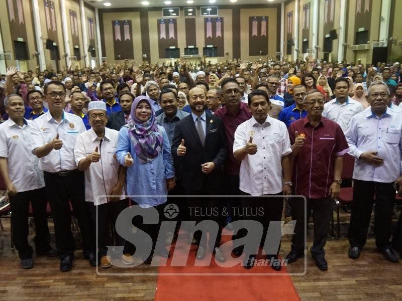 Mukhriz menghadiri Majlis Minum Petang dan Taklimat bagi Kerja Undi Kedah 2019 bersama Kontraktor G1 di Dewan Seri Mentaloon.