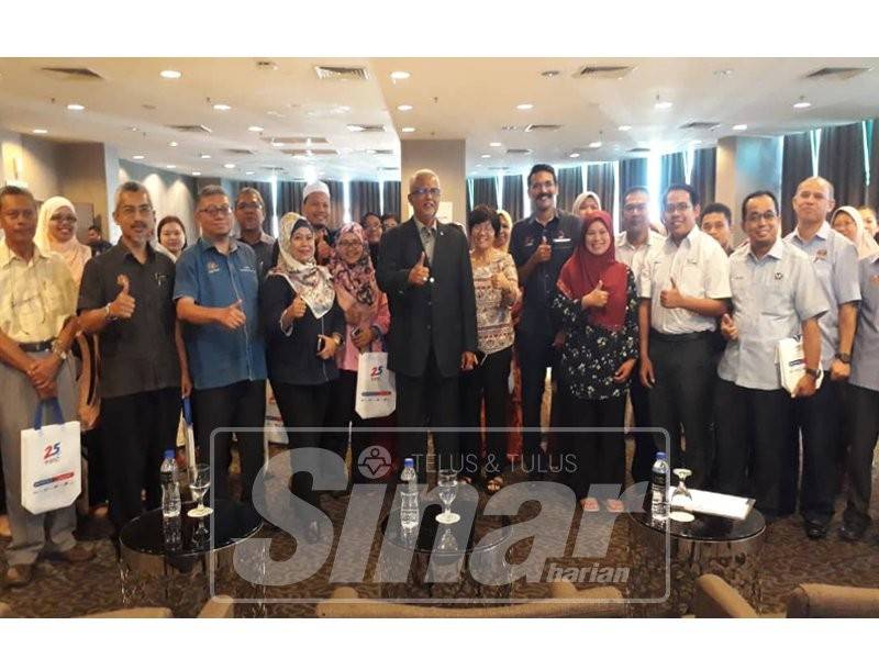 Mahfuz (tengah) bersama Majikan-Majikan PKS Zon Utara selepas majlis dialog bersama beliau di sebuah hotel petang tadi.