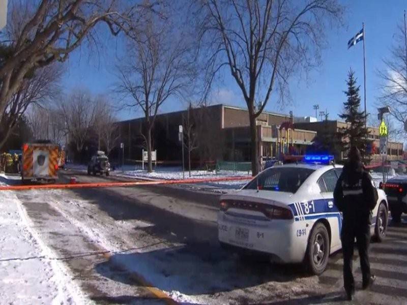 Polis, ambulans dan bomba berada di Sekolah Ecole des Decouvreurs di LaSalle susulan kebocoran gas karbon monoksida. - Foto Radio-Canada