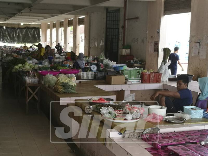 Pasar Beris Kubor Besar terus suram dan tidak terurus.