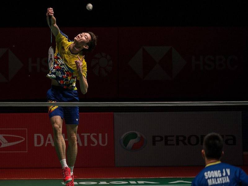 Zii Jia beraksi menentang rakan senegara Soong Joo Ven pada pusingan kelayakan Kejohanan Perodua Malaysia Masters 2019 di Axiata Arena Kuala Lumpur Sports City, Bukit Jalil hari ini. - Foto Bernama