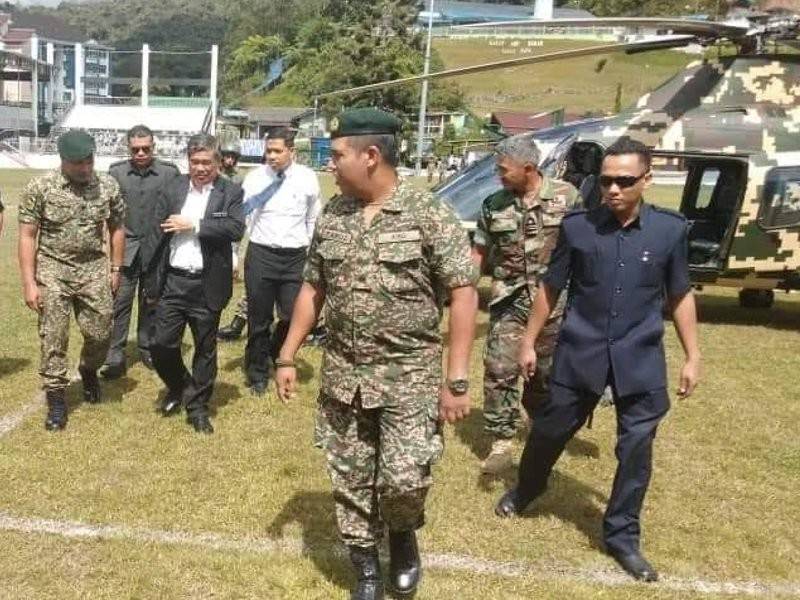 Dua gambar mendakwa Mohamad menggunakan jentera kerajaan ketika berkempen di Cameron Highlands yang tular di laman sosial.