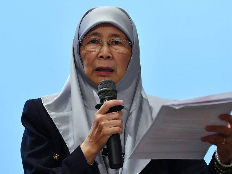 Timbalan Perdana Menteri Datuk Seri Dr Wan Azizah Wan Ismail ketika sidang media selepas mempengerusikan Mesyuarat Jawatankuasa Kabinet Membenteras Gejala Dadah di Bangunan Perdana Putra hari ini. Foto: Bernama